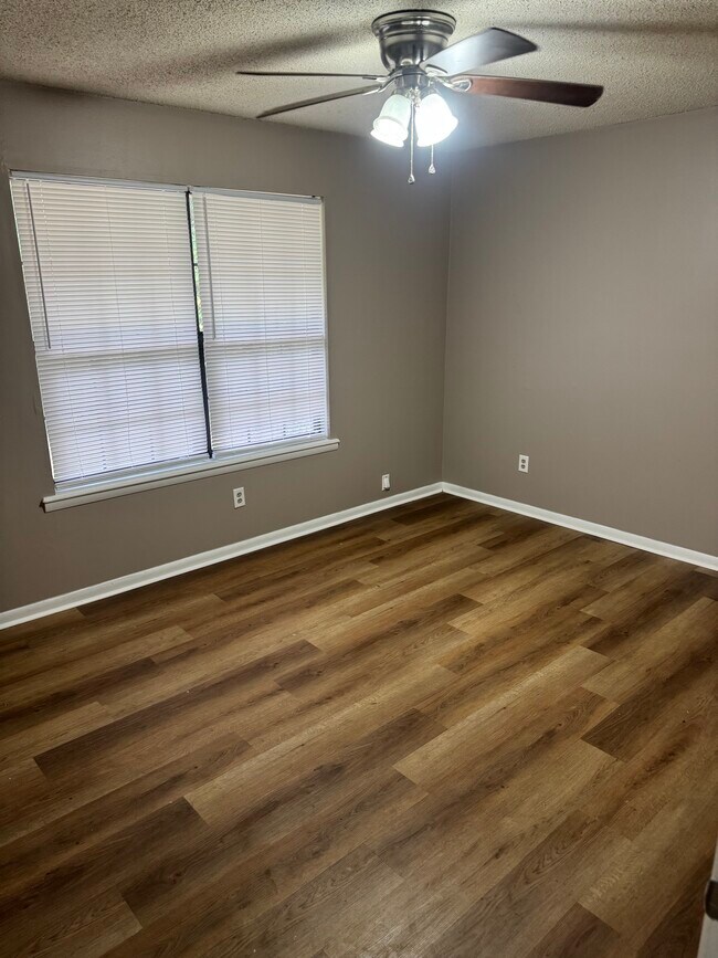 Foto del edificio - 2705 E Hwy 27