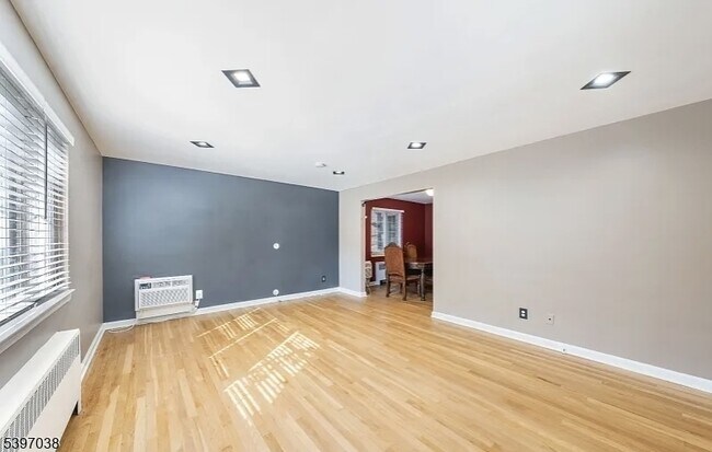 Building Photo - 85 Troy Dr