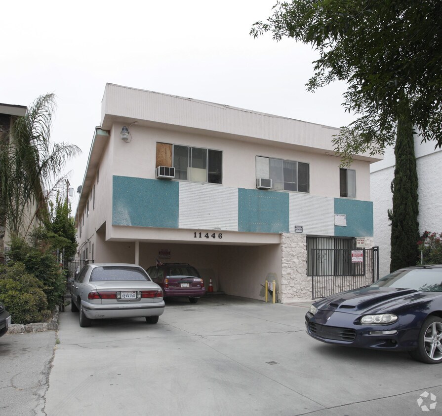 Foto del edificio - 11446 Califa St