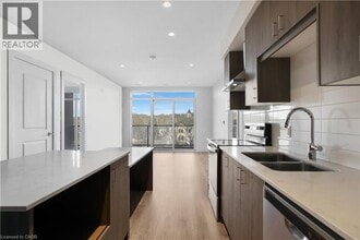 Building Photo - 15 Glebe St
