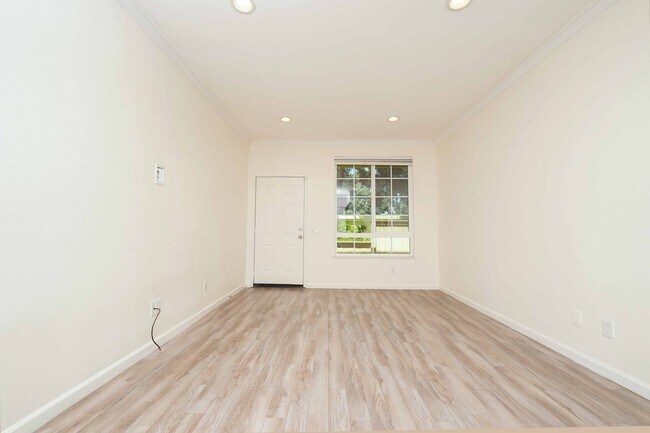 Building Photo - ****AVAILABLE NOW!! TWO BEDROOM TWO BATH CONDO IN GREAT LOCATION!!!!!!