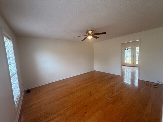 Building Photo - 112 Foxworth Dr