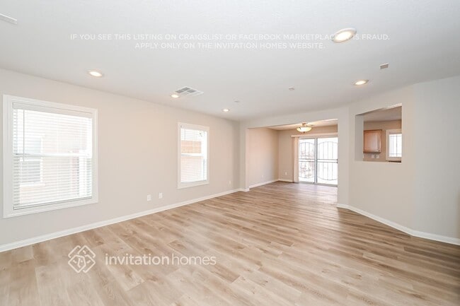 Building Photo - 9965 El Corriente St
