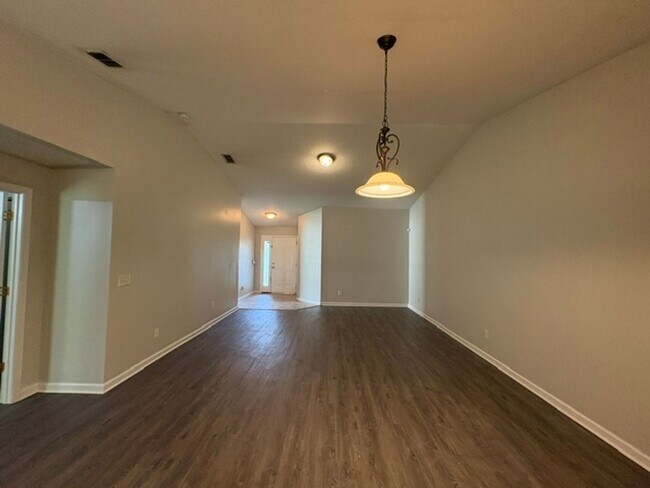 Building Photo - 60b Plainview Dr