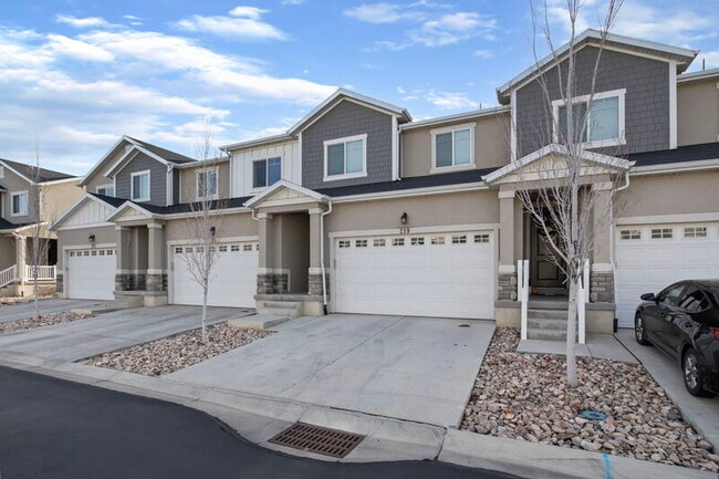 Building Photo - 219 W Silver Springs Dr