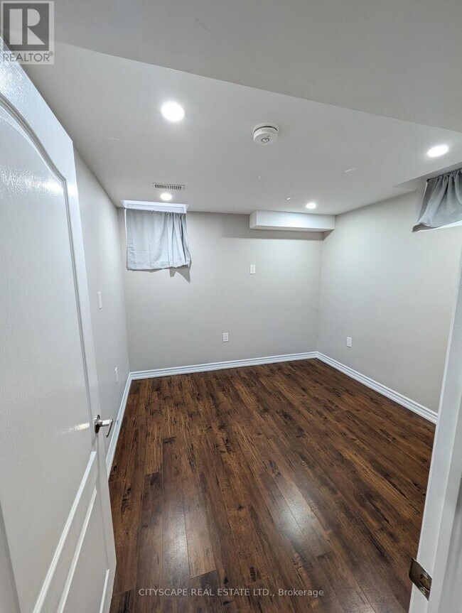 Photo du bâtiment - 90 Maddybeth Crescent