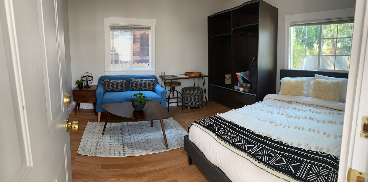 Studio - 2445 Harrington Ave
