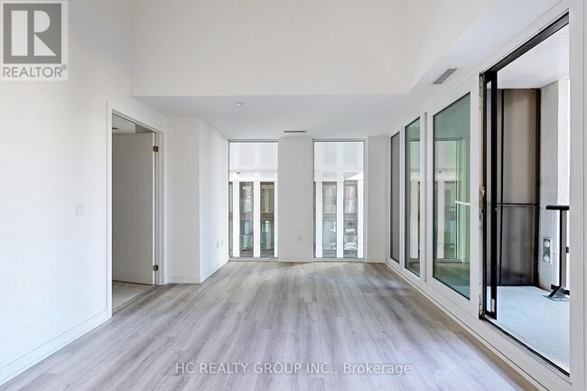 Building Photo - 238 Simcoe St