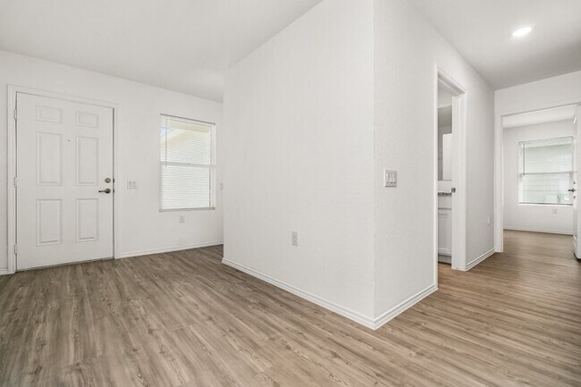 Foto del edificio - 4442 Glades Wy