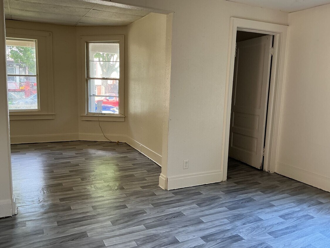 Foto principal - 2343-2345-2345 W Becher St