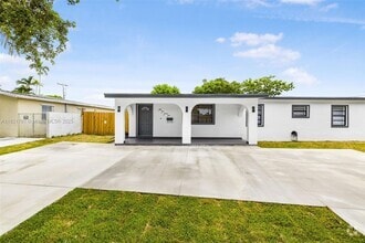 Building Photo - 5425 SW 112th Ave