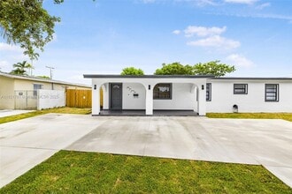 Building Photo - 5425 SW 112th Ave