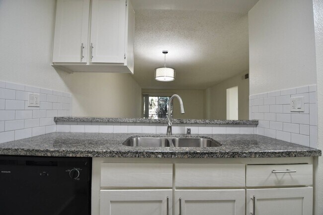 Building Photo - 15049