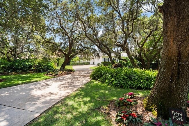 Foto del edificio - 9656 Bryanston Dr