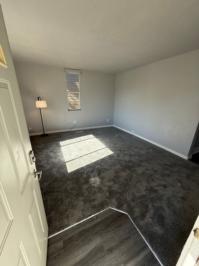 Sala de estar - 1504 W Dean Ave