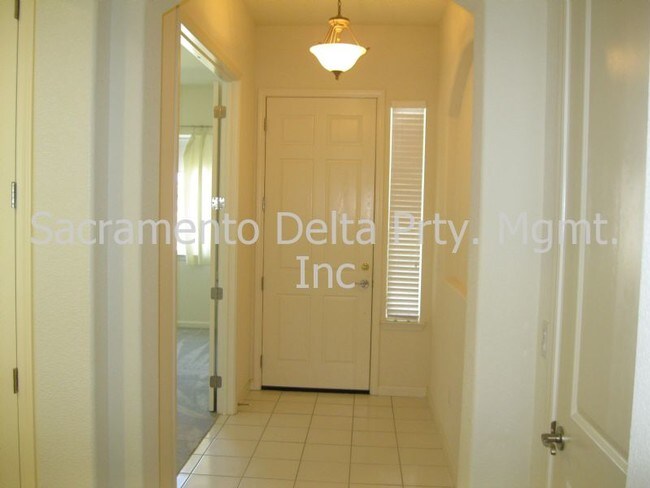 Building Photo - 5876 Da Vinci Way