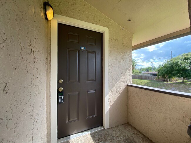 Foto del edificio - Beautifully Upgraded 1BR/1BA Condo In Wint...