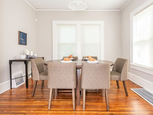 Foto del edificio - Lovely Two Story, 3 Bedrooms, 2 Bath Home