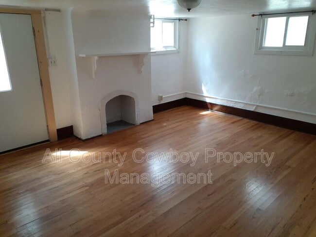 Building Photo - 1210 E Garfield St