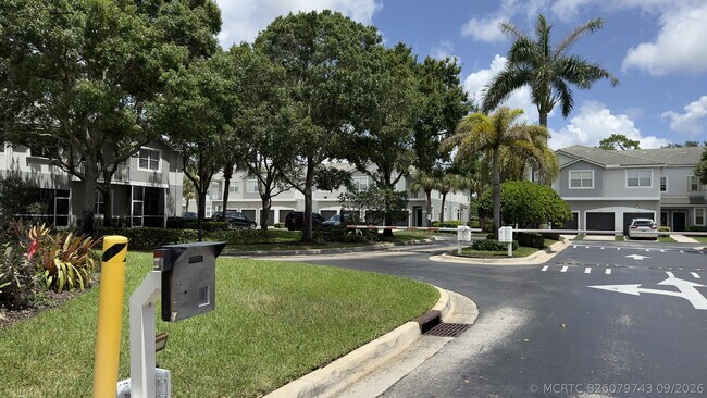 Building Photo - 3042 Grandiflora Dr