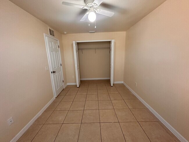 Foto del edificio - 906 SE 12th Terrace