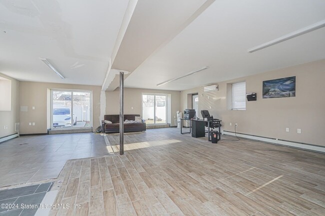 Foto del edificio - 2981 Hylan Blvd