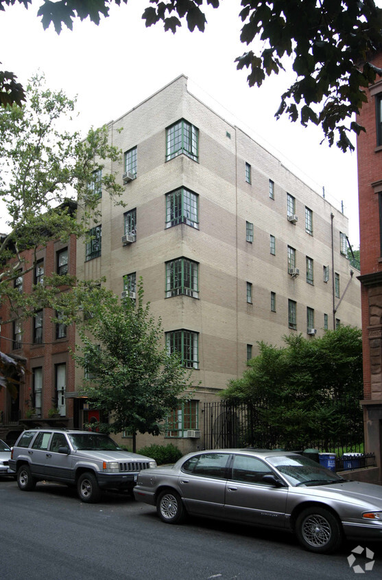 Primary Photo - 269 Henry St