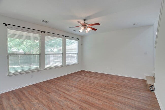 Foto del edificio - 1609 Waxberry Ln