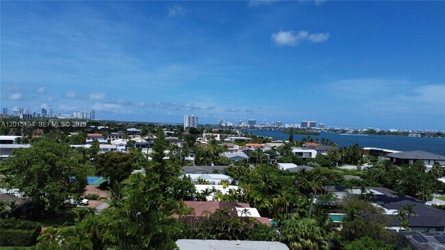 Foto del edificio - 11445 N Bayshore Dr