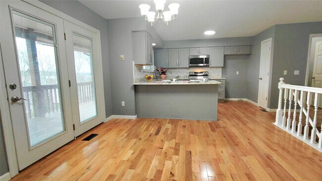 Foto del edificio - 331 Carriage Trail Ct