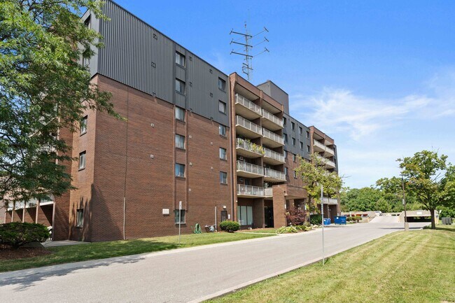 Photo du bâtiment - Place Tecumseh Apartments