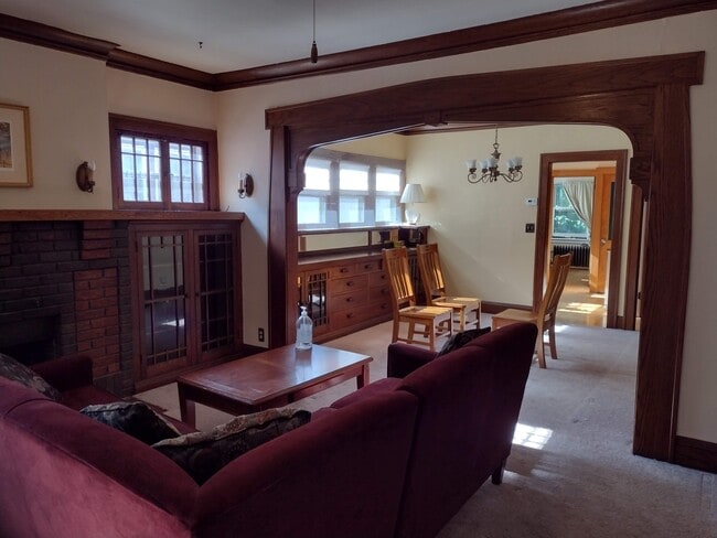 Sala de estar y comedor - 1895 Portland Ave