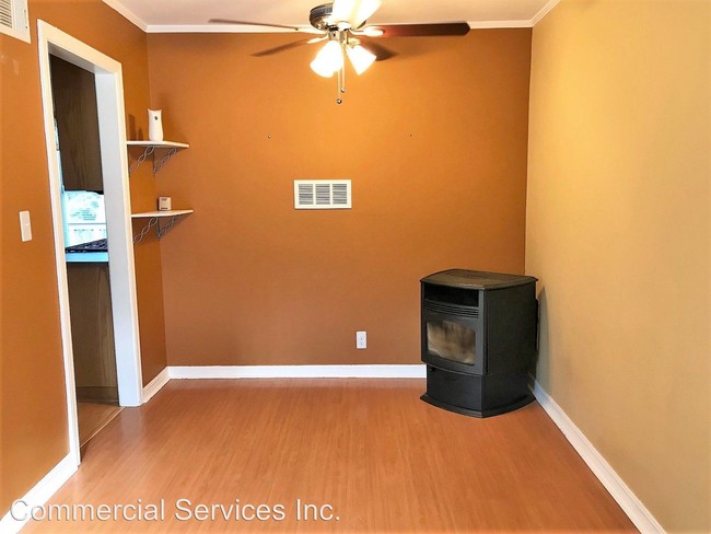Building Photo - 2 br, 1 bath House - 1652 W. Coffman