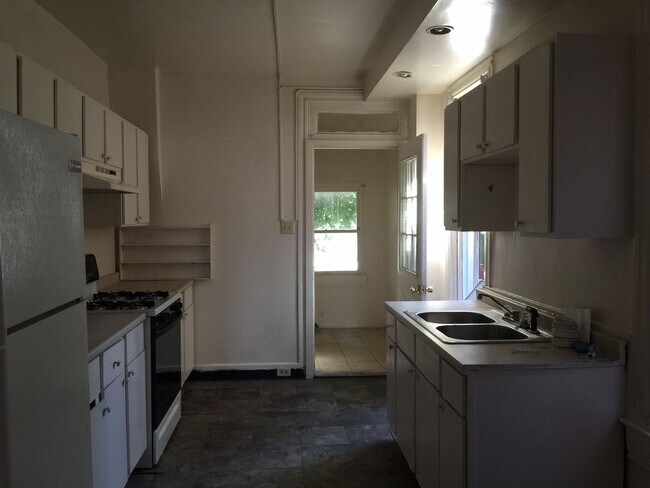 Building Photo - 3 br, 2 bath House - 261 N. SHERMAN STREET