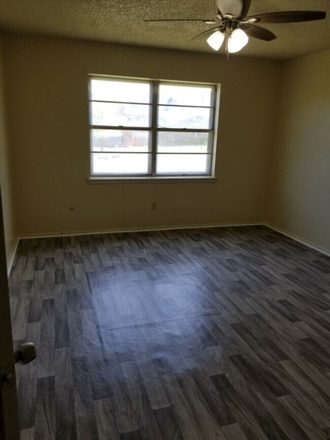 Foto del edificio - 906 E Birch St