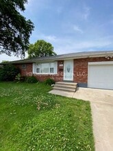 Building Photo - 2565 Boyle Ave