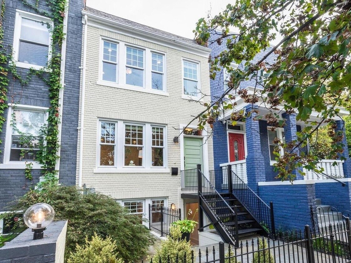 Foto principal - 1403 G St NE