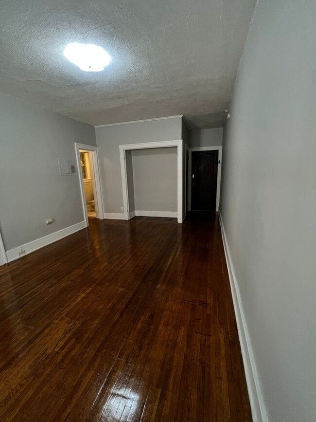 Interior Photo - 49 Troup St