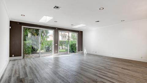 Building Photo - 6784 Via Regina