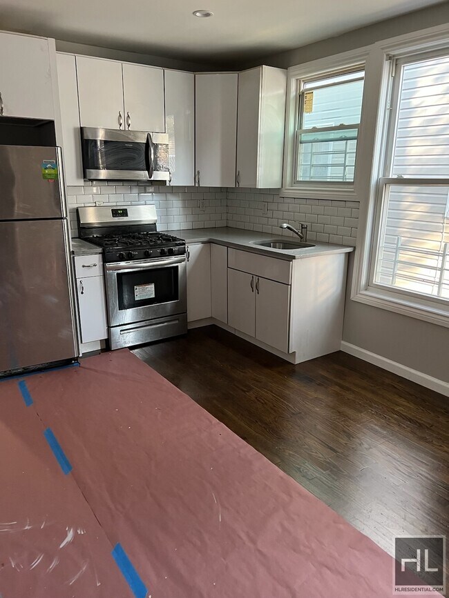 Foto del edificio - GUT RENOVTED  NATURALLY BRIGHT BEAUTIFUL 3...