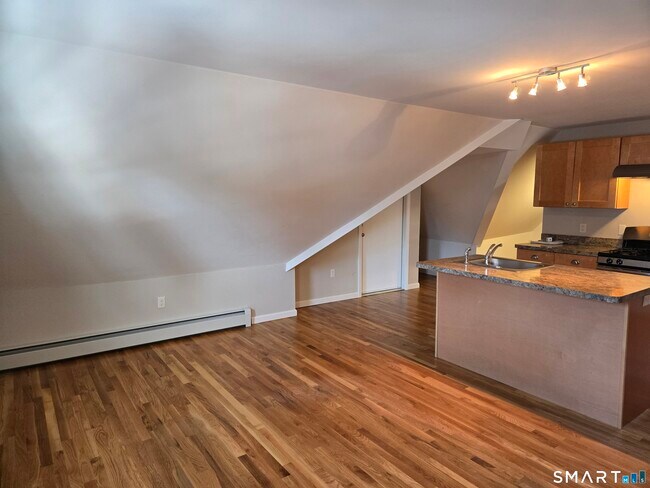 Foto del edificio - 674 Main St