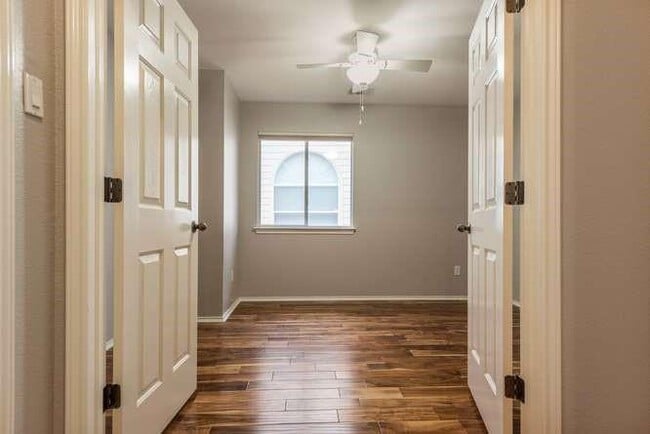 Foto del edificio - 11425 Running Brush Ln