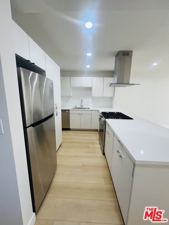 Foto del edificio - 11635 Mayfield Ave