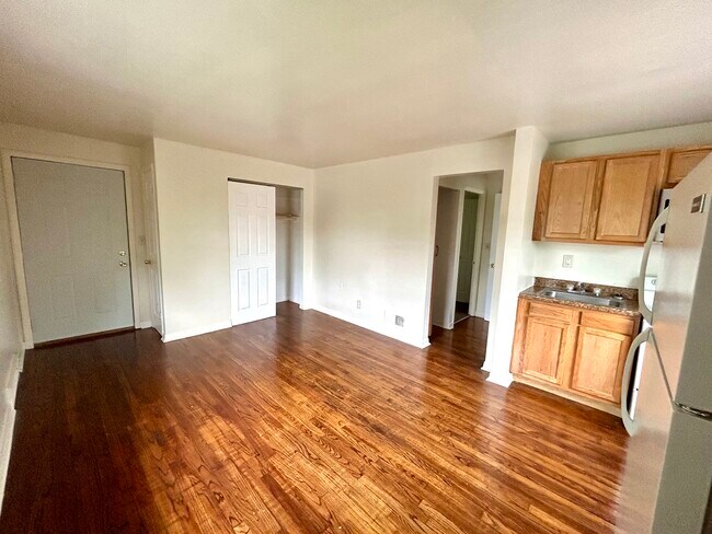 Living Space - 3918 N Clerose Cir