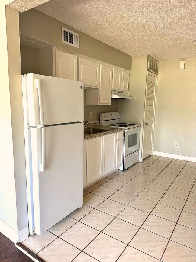 Foto del edificio - 12900 Walden Rd