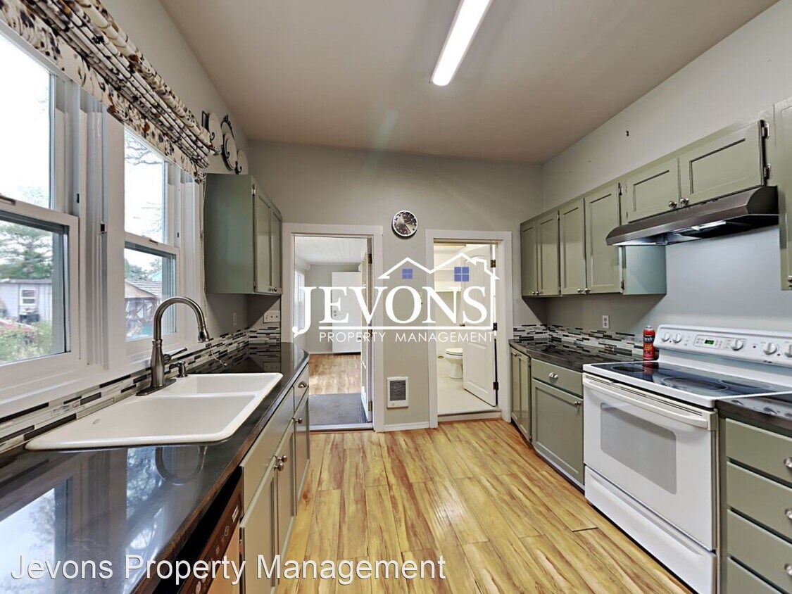 Primary Photo - 3 br, 2 bath House - 2704 S 85th Ave