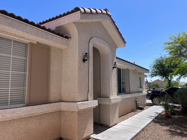 Building Photo - Single Story - 2 bedroom (Gated)