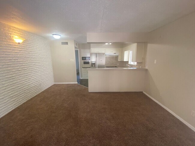 Foto del edificio - UT PRE-LEASE: West Campus 2 bed/1 bath fou...