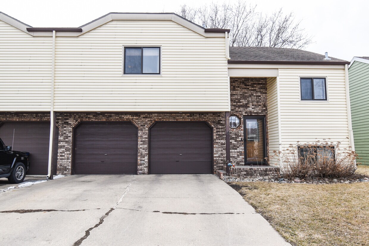 Exterior - 609 38th Ave S