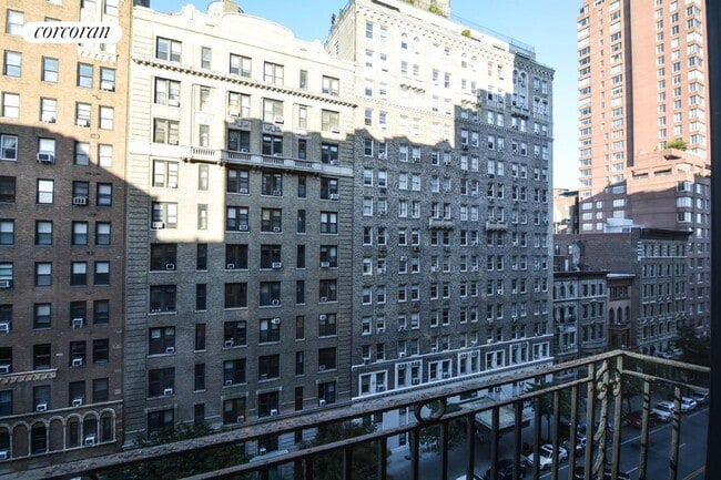 Building Photo - 140 W 79th St